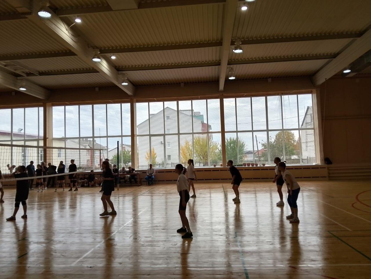 Соревнования по волейболу (девушки).